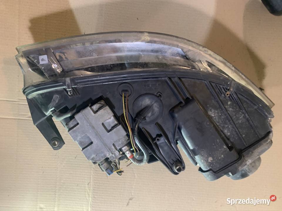 Reflektor lampa xenon przód lewa prawa osobowe Szczecin
