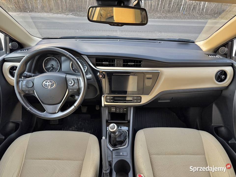 Toyota Corolla 16 benzyna salon jasne wnętrze Radzymin