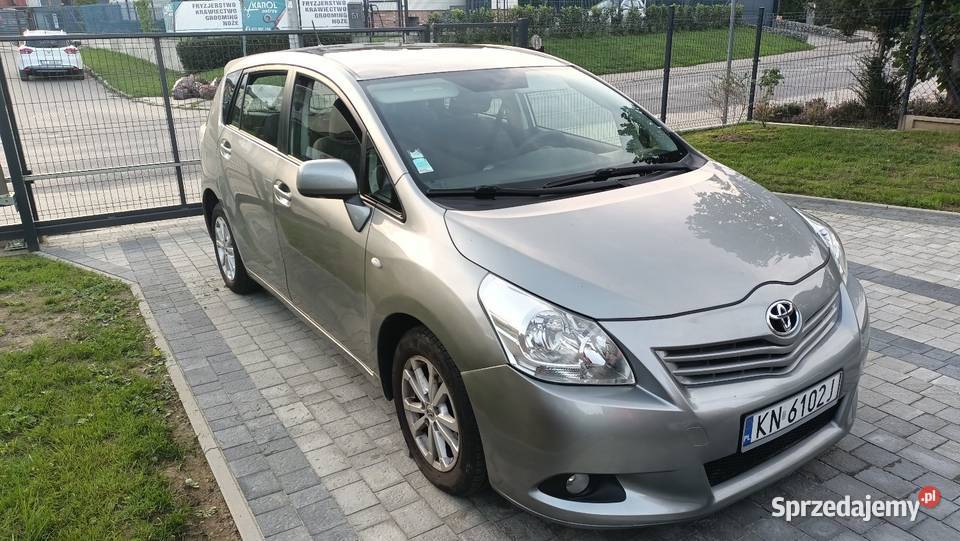 Toyota Corolla Verso Rok produkcji 2011 małopolskie Nowy Sącz sprzedam
