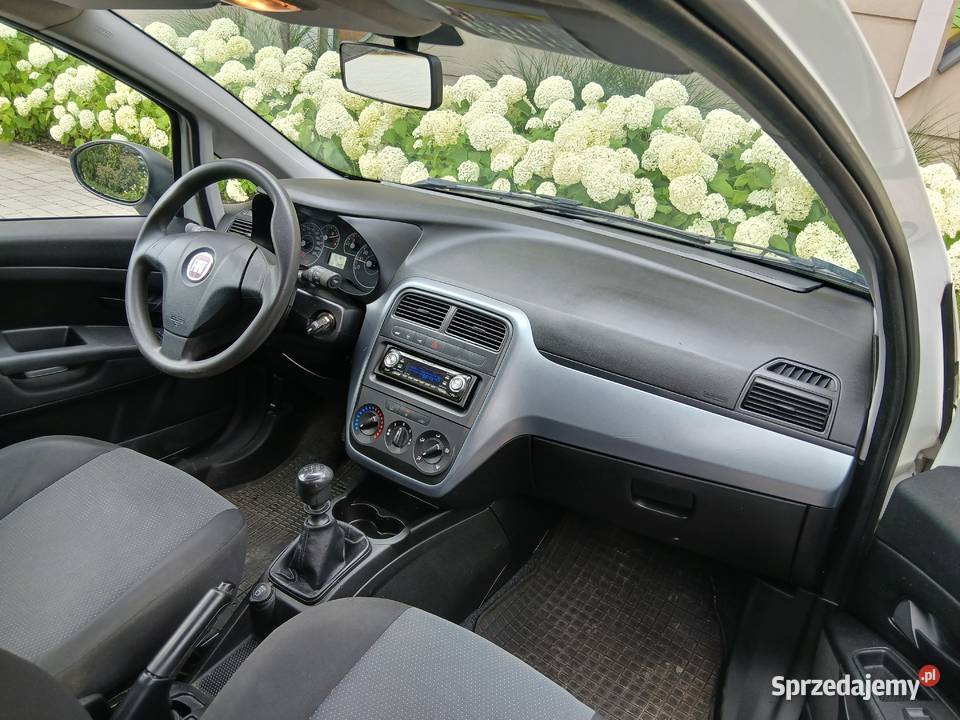 FIAT GRANDE PUNTO 12 2009r Przebieg 135 Klima biały Gliwice sprzedam