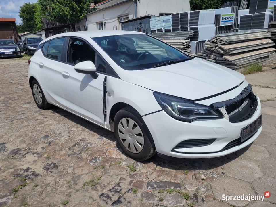 Opel Astra Benzyna Delikatnie uszkodzona Astra Kielce