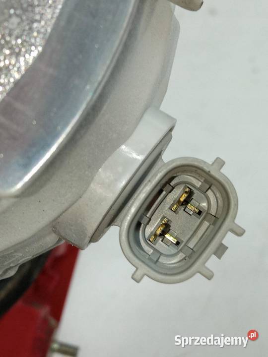LAMPA TYŁ W KLAPĘ PRAWA KOMBI E18 Toyota Auris osobowe