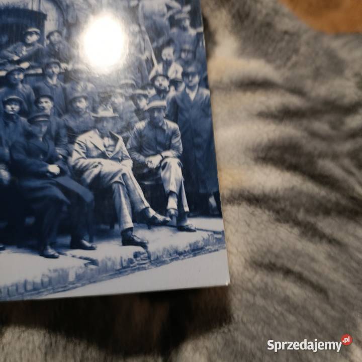 książkę monograficzną autorstwa Bolesława Poznań