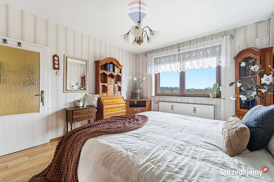 Rodzinny dom z ogrodem i stawem