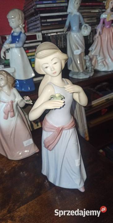 Figurka dziewczyny z różyczka Tengra
Made in Gdańsk
