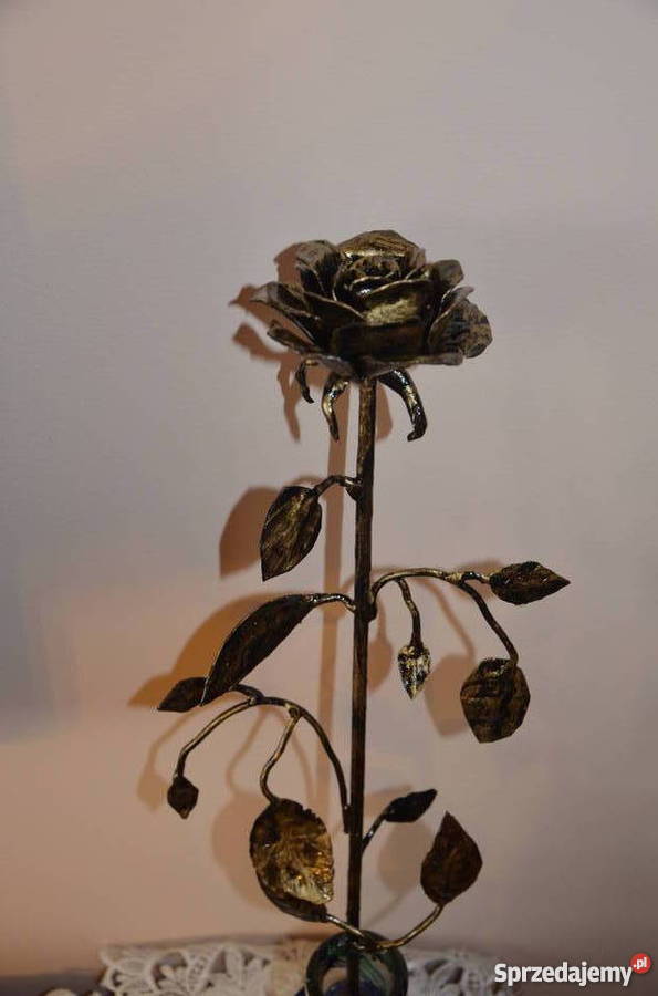 Róża z metalu Buków