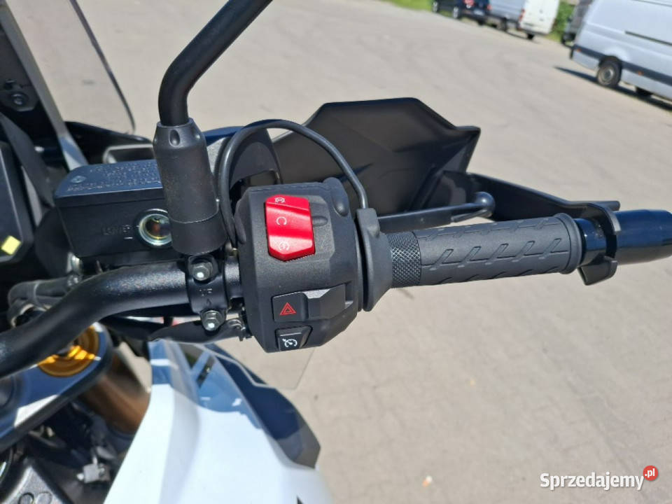 Suzuki VSTORM Komorniki