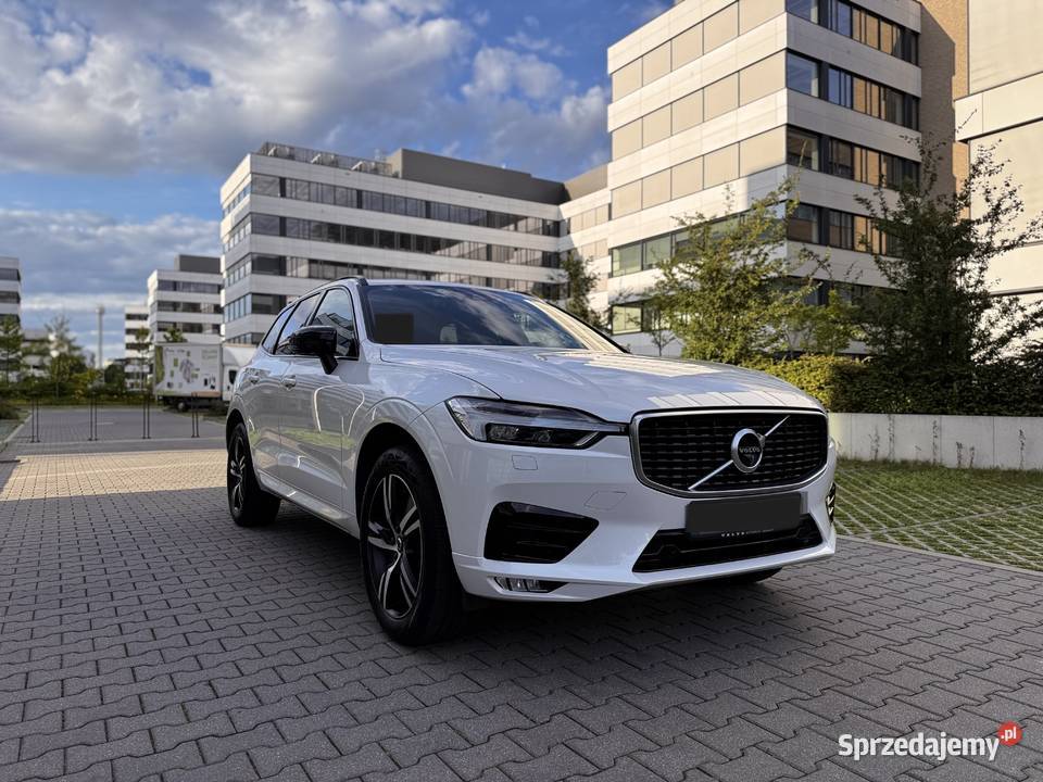 Volvo XC60 RDesign B5 D AWD 235 MHEV Panorama Rok produkcji 2020 Poznań