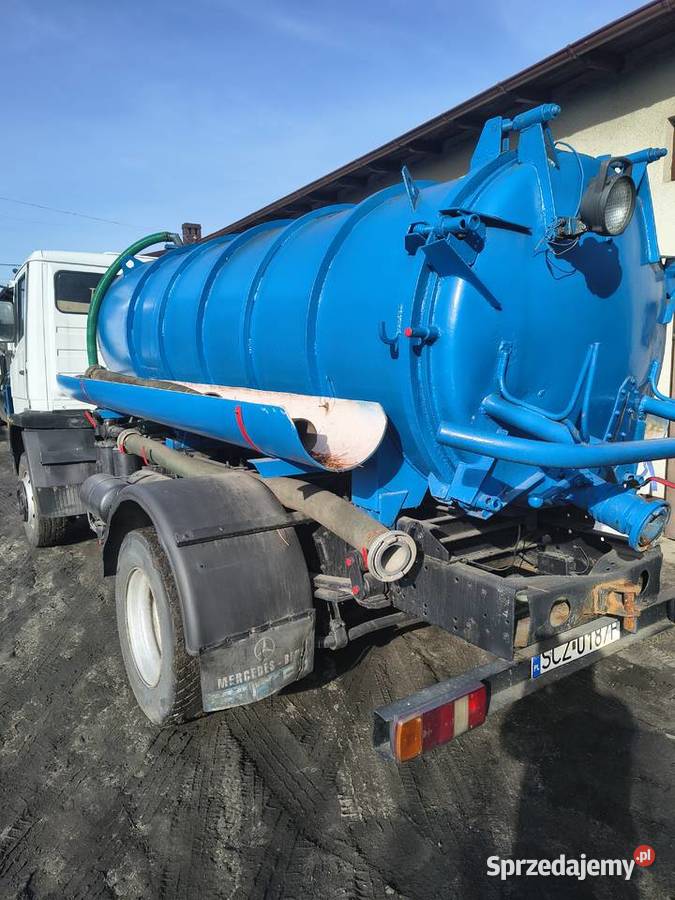 Mercedes asenizacyjny beczka