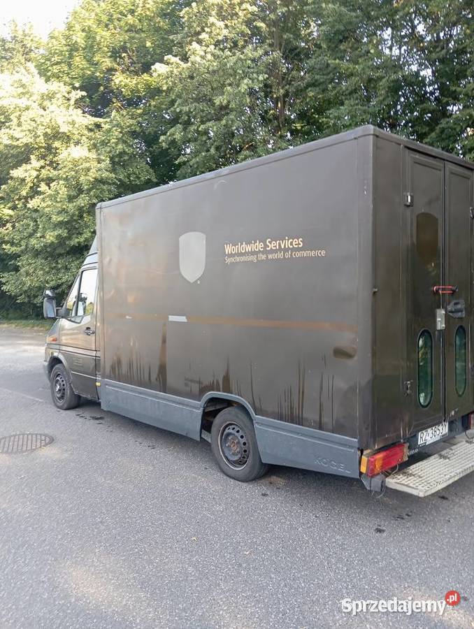 Mercedes pocztowy 22 Mercedes-Benz Łódź