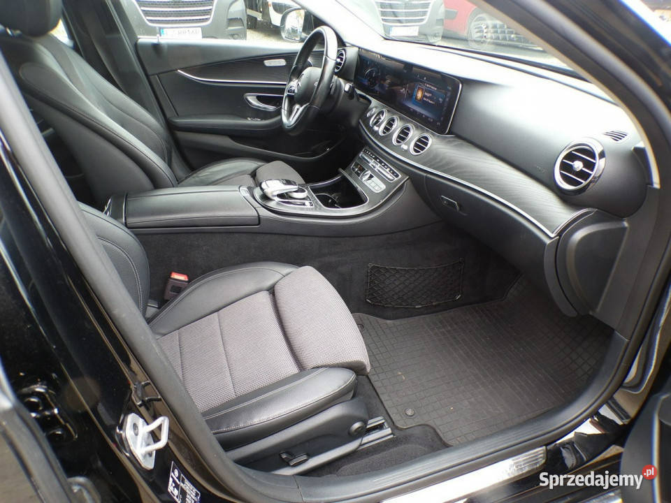 Mercedes E 220 MERCEDES benz E 220 D 4 MATIC lakier metallic