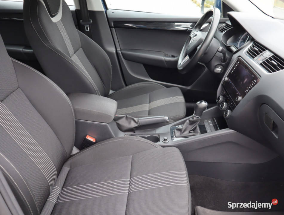 Skoda Octavia 14 TSI niebieski Piaseczno