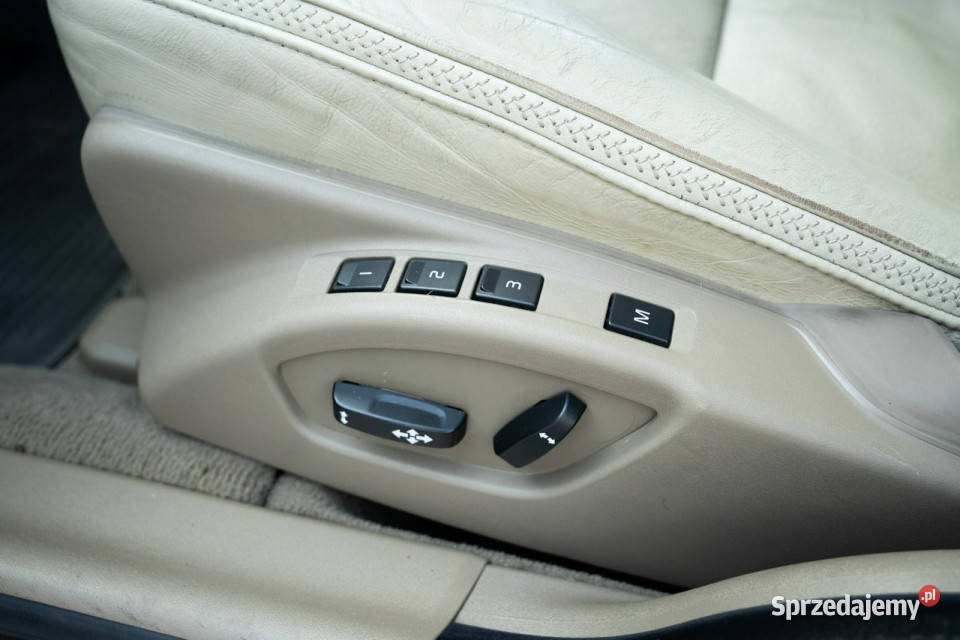 Volvo XC 70 32 AWD 6 cylindrów Jasna skóra Kombi Kraków