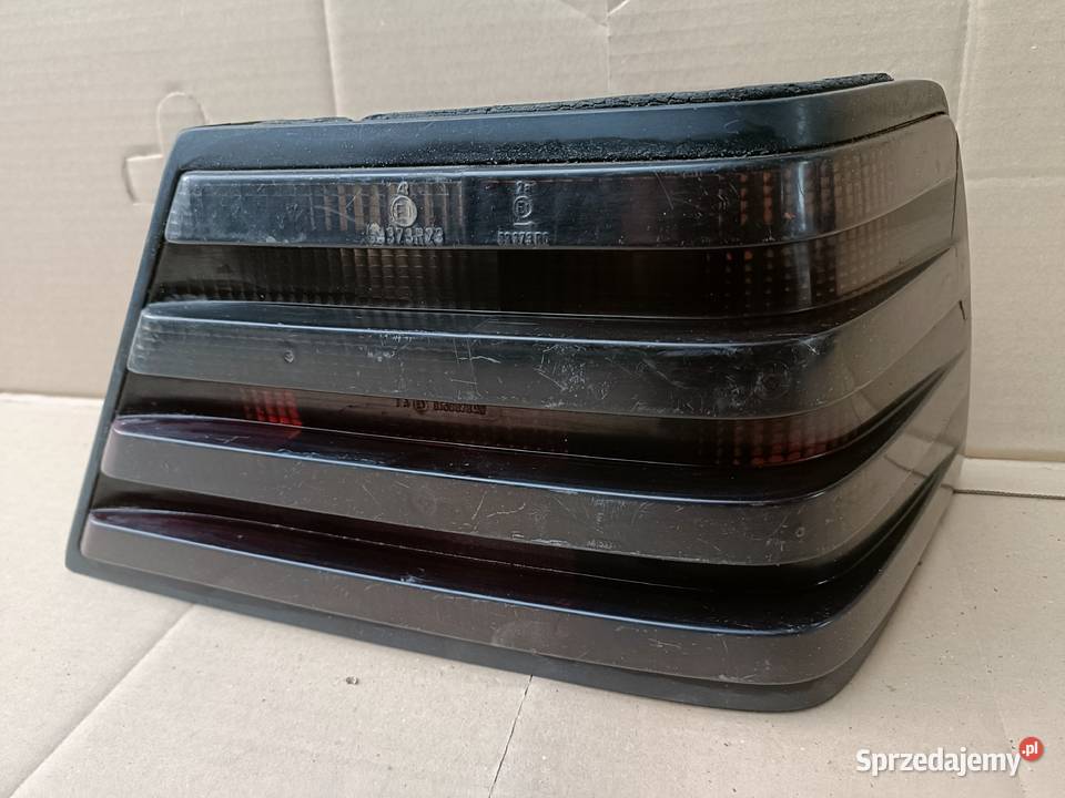 Mercedes Benz W124 lampa tył prawa sedan ciemna Drezdenko sprzedam