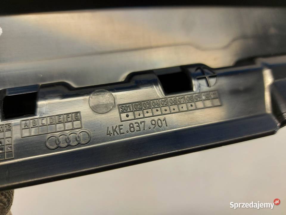 Audi Q8 ETRON SUV listwa szyby czarna drzwi