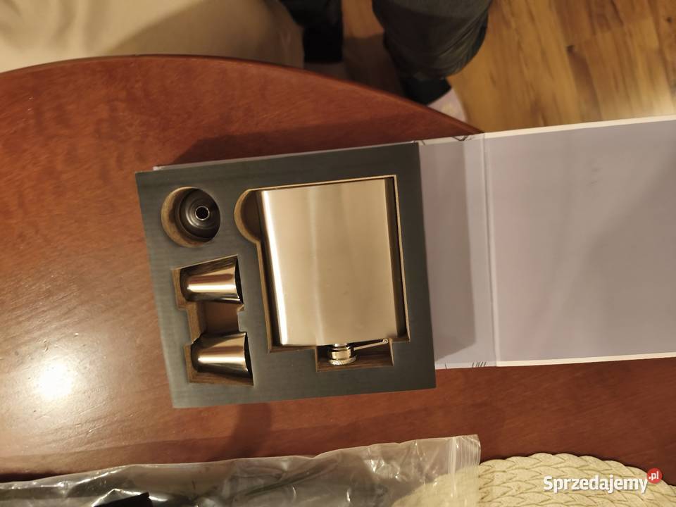 Zestaw piersiówki Konin