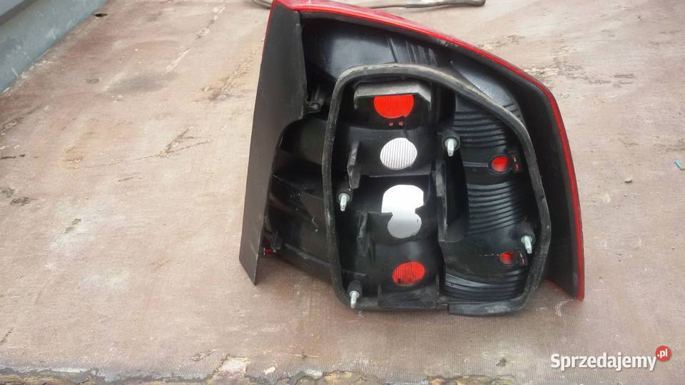 Skoda octavia 2 lampa tylna lewa lewe Elbląg
