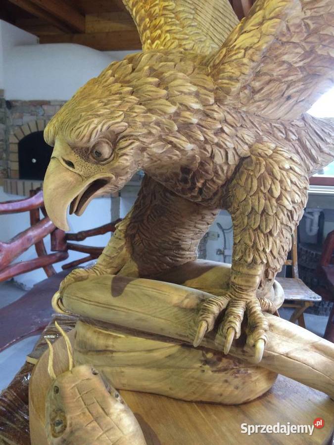 Rzeźbiony ręcznie Orzeł z wężem Lanckorona