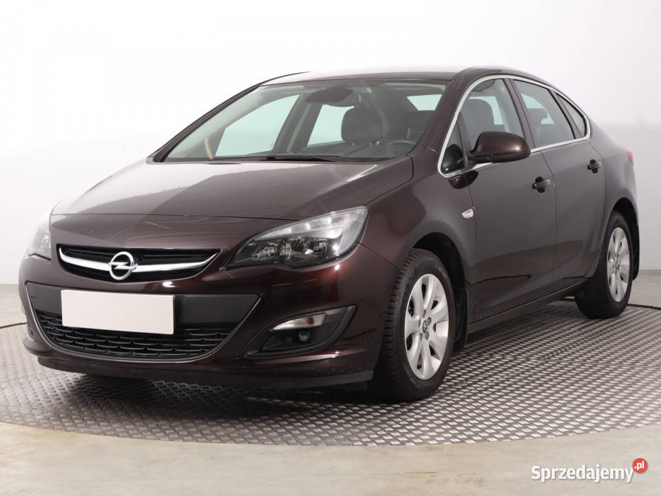 Opel Astra 14 T światła przeciwmgielne