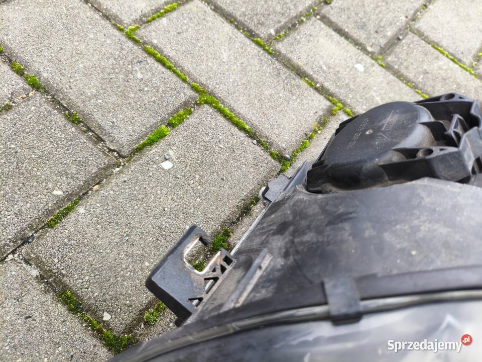 Lampa reflektor audi A4 B7 ksenon osobowe Lubań