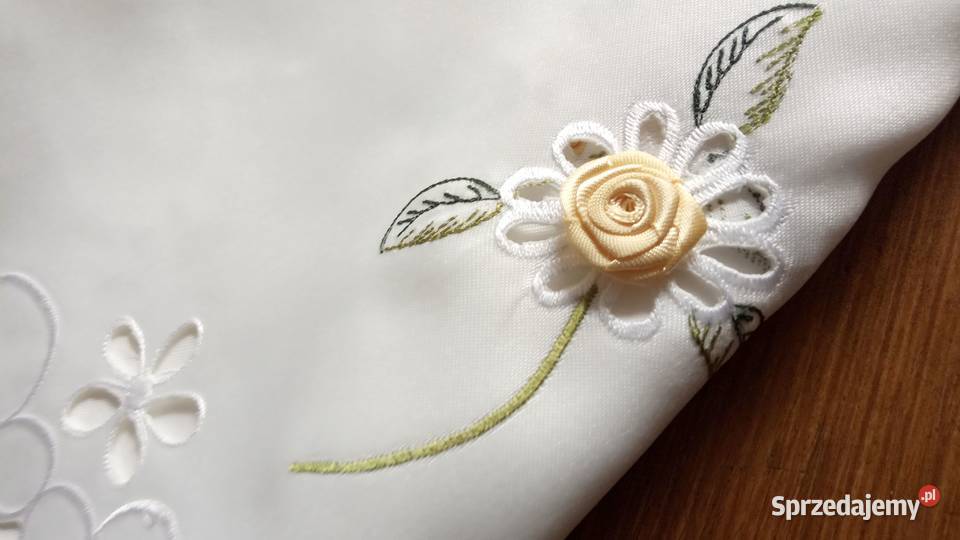 ozdobny obrusik hafty różyczki 85x85 Obrusy i serwety Kraków