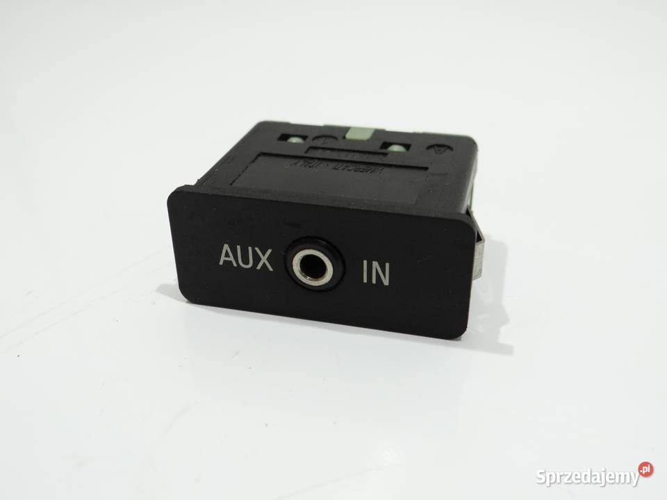 GNIAZDO AUX BMW E60 E63 E65 E70 E90 E92 F10 F11