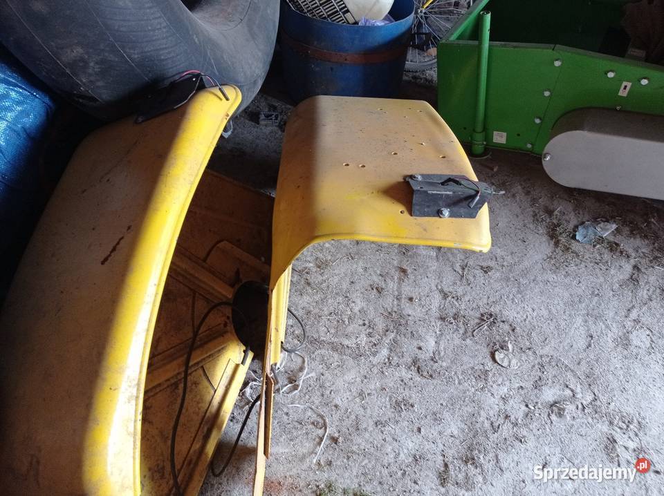 Błotniki tył c360 w kolorze i kablami do lamp Turek