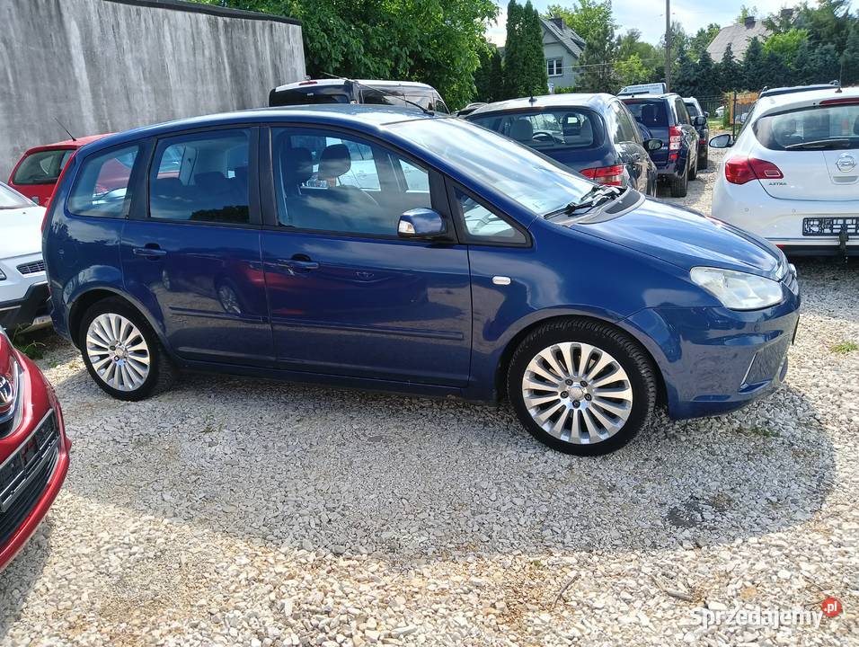 Niezawodny Ford c 2009 przestronny oszczędne w Michałów-Reginów