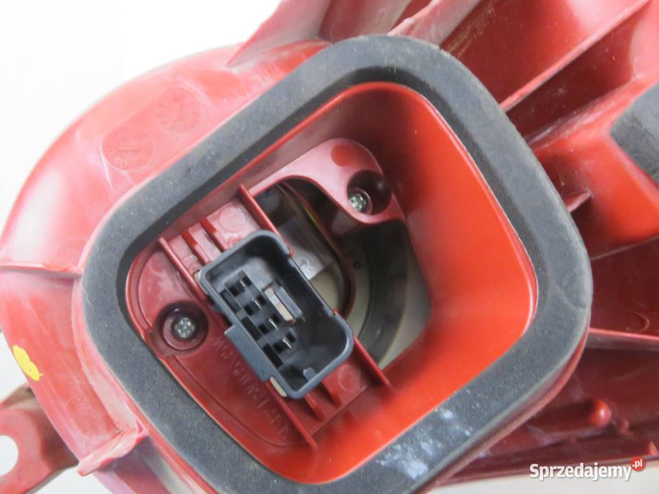 LAMPA PRAWA TYLNA VW PASSAT B6 Variant