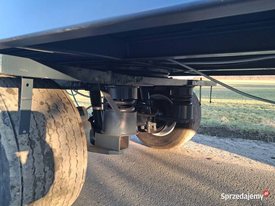 Przyczepa do bel skrzynio palet slomy