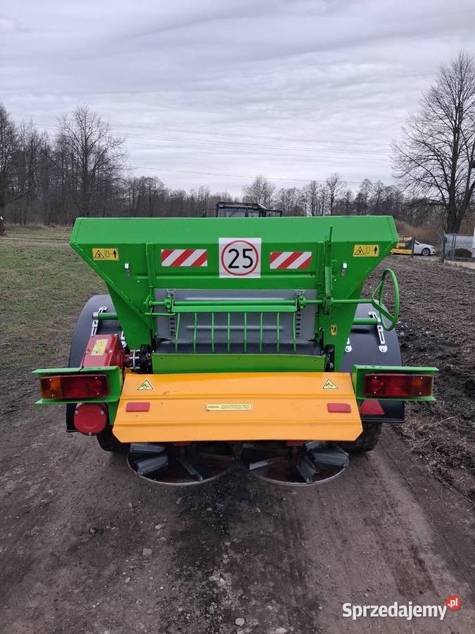 Rozsiewacz wapna rcw3 piast wapniarka Rozsiewacze nawozów