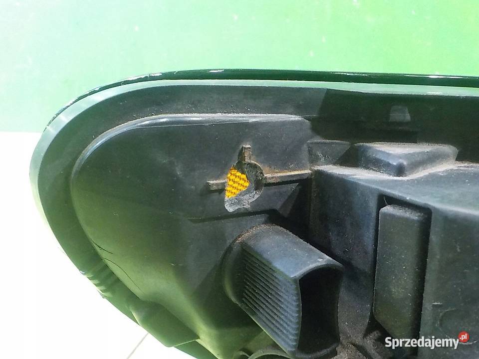 VOLVO C30 25T5 07r 3D lampa lewa przod 30657174 Oświetlenie mazowieckie Suków