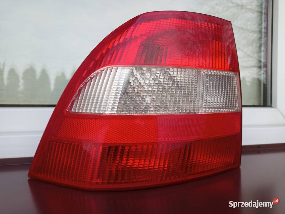 Opel Vectra B sedan liftback lampa tył tylna