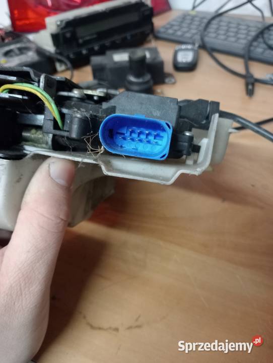 Zamek drzwi Golf V 3D lewy Centralne zamki Godów
