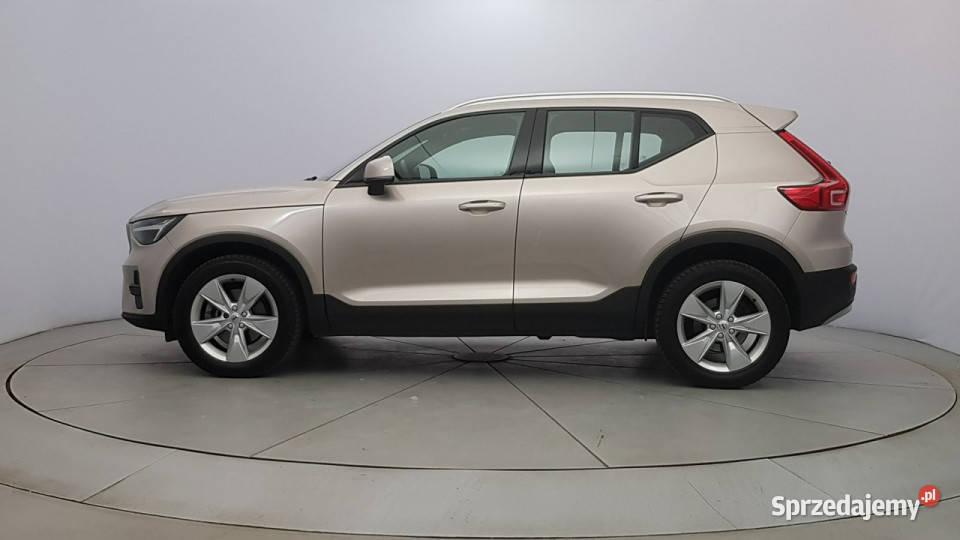 Volvo XC 40 B3 Core aut Z Polskiego Salonu Warszawa sprzedam