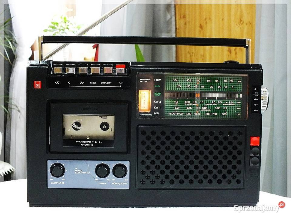 Radio RFT R4100 Radioodtwarzacz kasetowy Stern-Radiorecorder