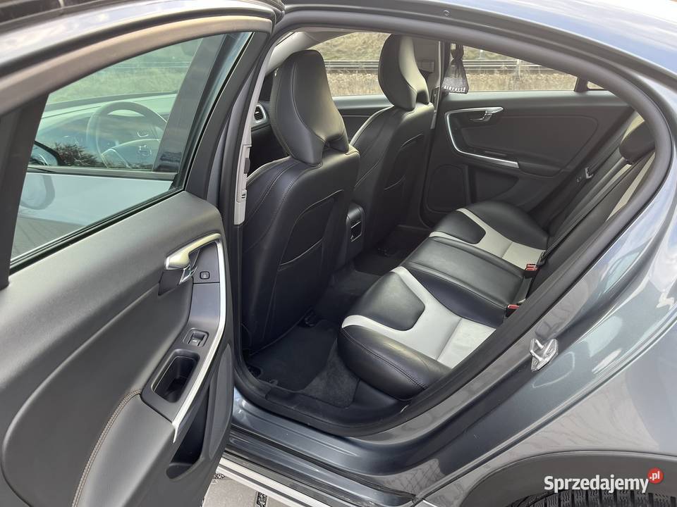 Volvo S60 CC T5 AWD Summum Salon Polska radio Łuczyce