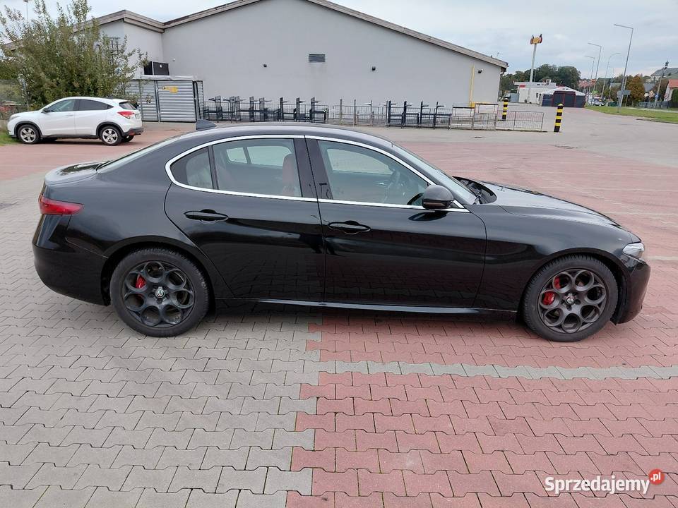 Alfa Romeo Giulia piękne wnętrze czarna perła Biłgoraj