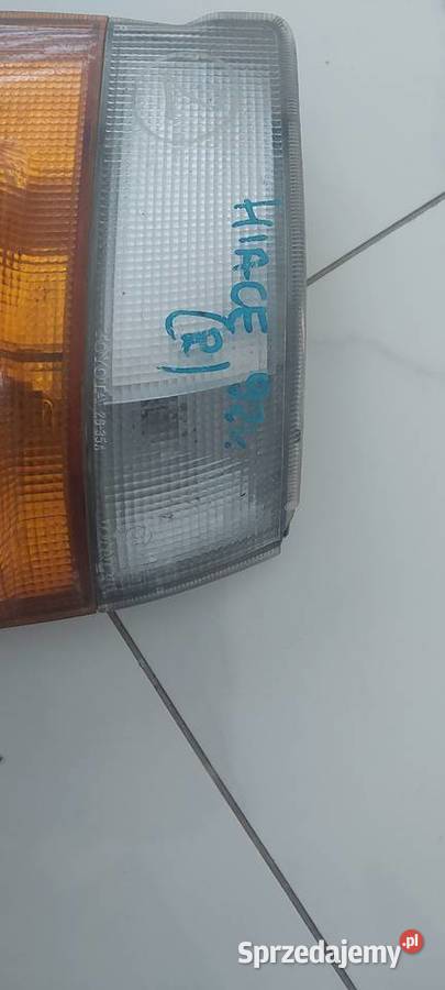 Toyota Hiace 1982 1994 1996 kierunkowskaz prawy Byków