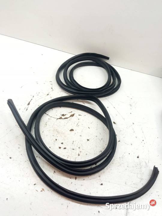 USZCZELKA DRZWI LEWY PRAWY TYŁ KAROSEYJNA KPL 5D Rok produkcji 2013