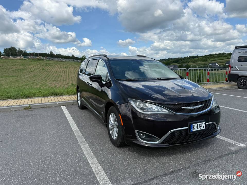 CHRYSLER PACIFICA TOURING L 36 2017 okazja tanio Pacifica Węgrzce