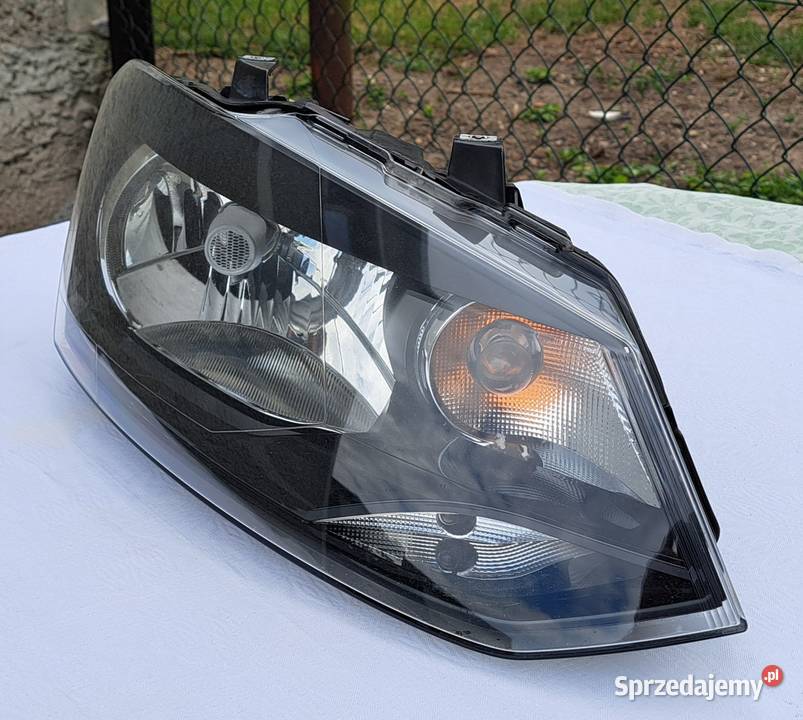 LAMPA PRAWA PRZÓD PRZEDNIA ZWYKŁA VW POLO V 6R Mielęcin