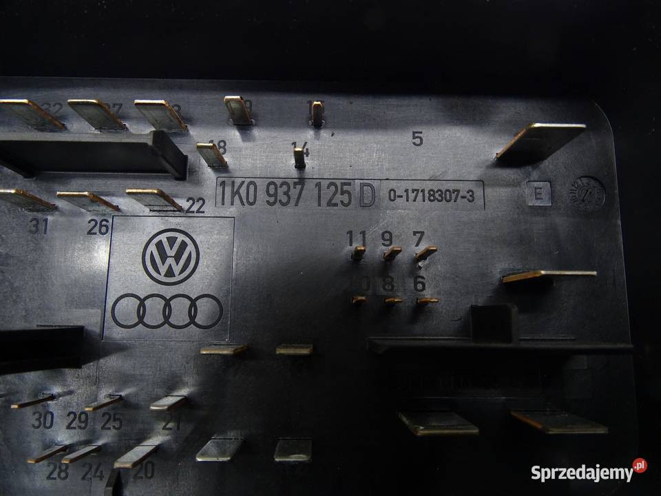 SKRZYNKA BEZPIECZNIKÓW 1K0937125D A3 8P LEON II