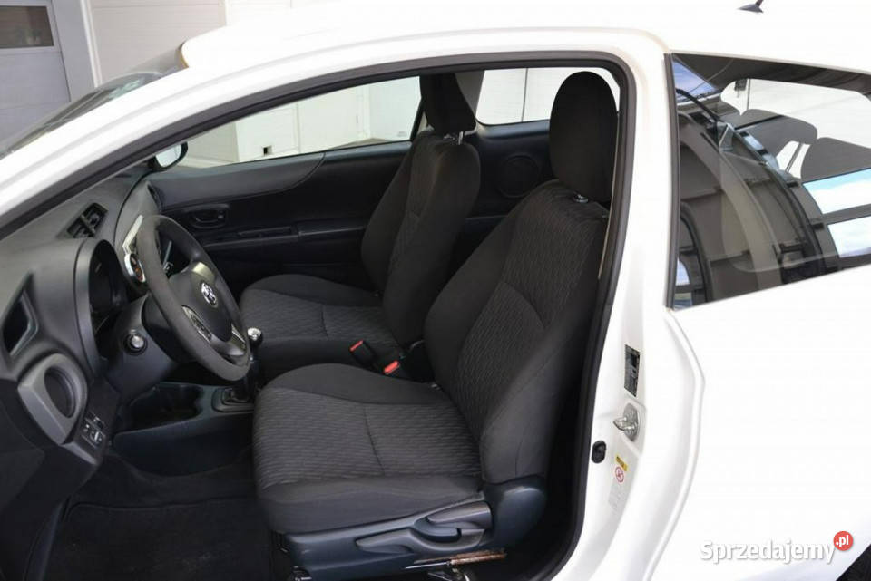 Toyota Yaris 10 benzyna 70 PORYSOWANA Hatchback Samochody osobowe Kęty