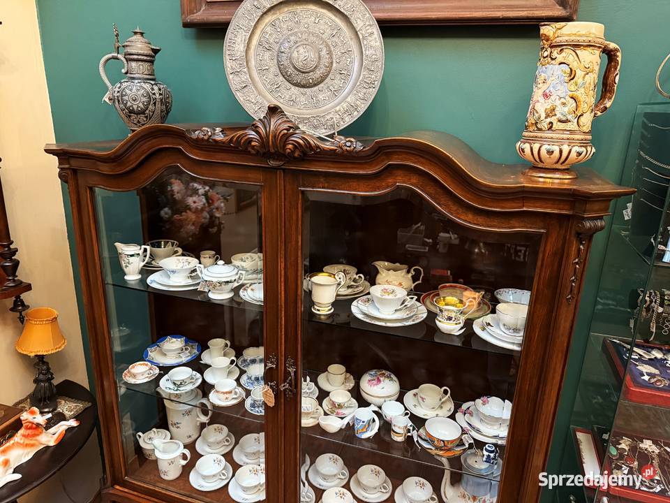 Stara serwantka witryna