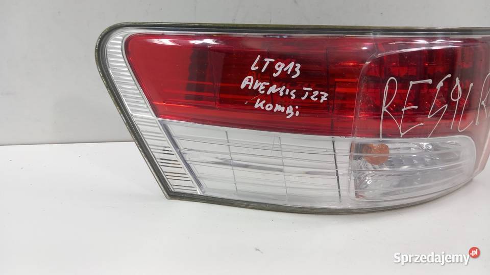 TOYOTA AVENSIS T27 KOMBI LAMPA TYŁ LEWA osobowe wielkopolskie Zbierkowo