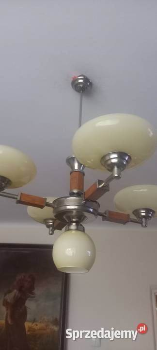 Czteroramienny żyrandol z kloszami w stylu Art Skierniewice