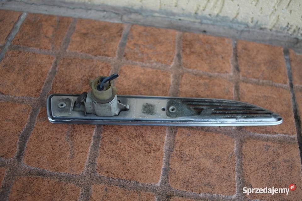 KIERUNKOWSKAZ BŁOTNIKA PRAWY FORD MONDEO MK4