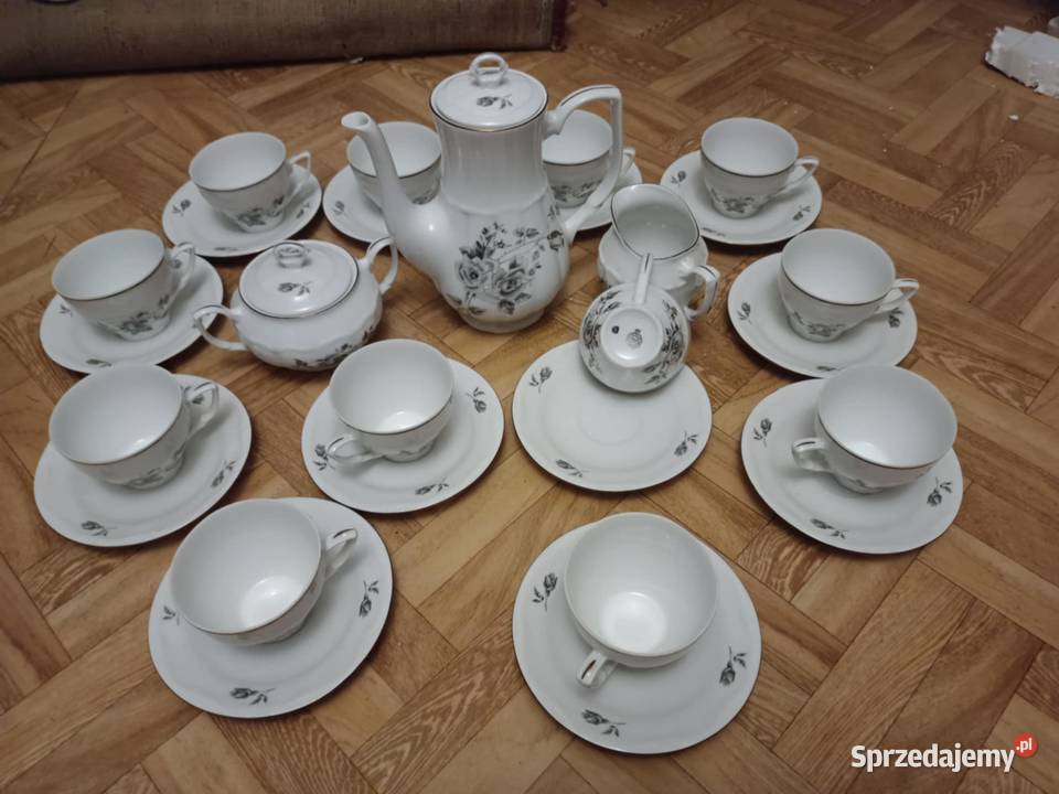 Serwis kawowy 12 os Bogucice z PRL wzór Róże Będzin