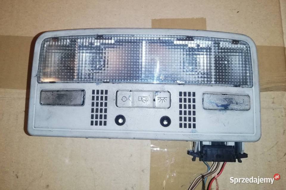 Lampka oświetlenia wnętrza passat W8 B5 skoda podkarpackie Sanok